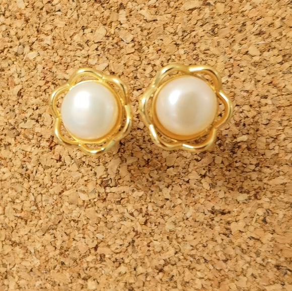 Freshwater pearl earrings. - Picture 1 of 4